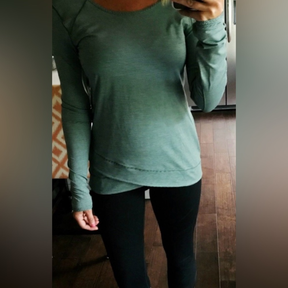 Women’s green striped Zella activewear long-sleeve top. Size M. Excellent cond!